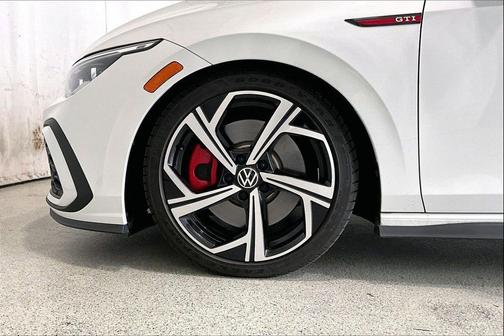 Opal White Pearl 2024 Volkswagen Golf GTI 2.0T SE DSG