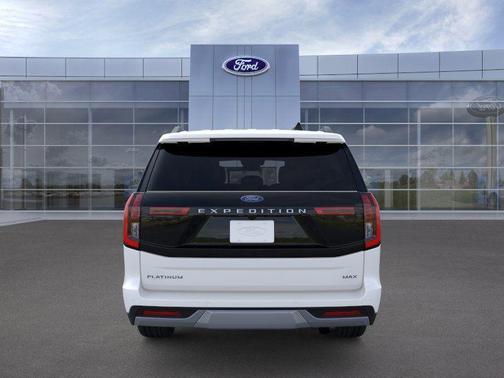 Star White Metallic Tri-Coat 2026 Ford Expedition Max Platinum