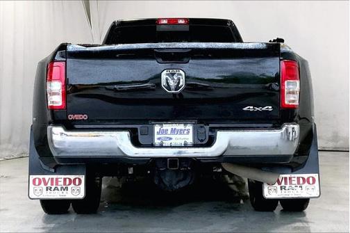 2022 RAM 3500 Tradesman Crew Cab 4x4 8' Box