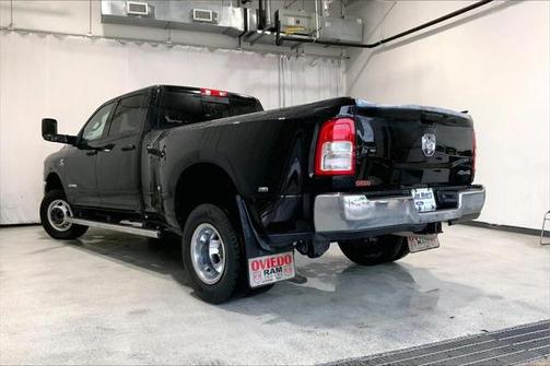 2022 RAM 3500 Tradesman Crew Cab 4x4 8' Box