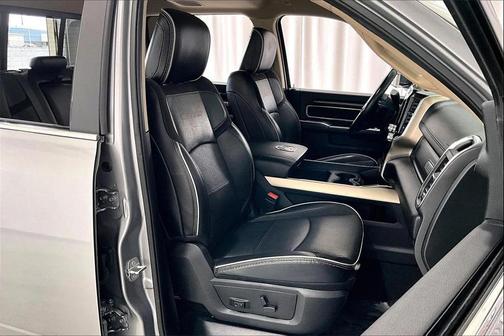 2022 RAM 3500 Laramie Crew Cab 4x4 8' Box