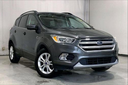 Magnetic Metallic 2017 Ford Escape SE