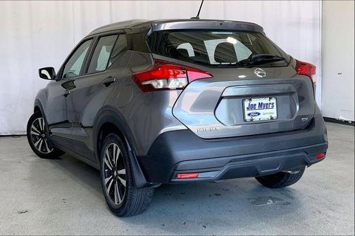 Gun Metallic 2018 Nissan Kicks SV