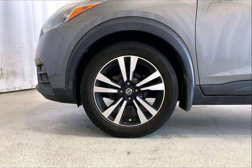 Gun Metallic 2018 Nissan Kicks SV