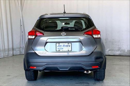 Gun Metallic 2018 Nissan Kicks SV