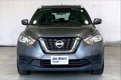 Gun Metallic 2018 Nissan Kicks SV