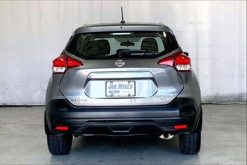 Gun Metallic 2018 Nissan Kicks SV