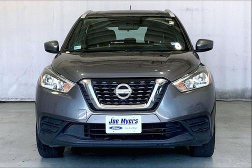 Gun Metallic 2018 Nissan Kicks SV