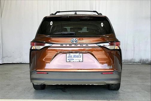 2023 Toyota Sienna XLE