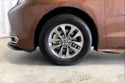 2023 Toyota Sienna XLE