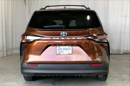 2023 Toyota Sienna XLE