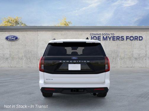 Star White Metallic Tri-Coat 2026 Ford Expedition Active