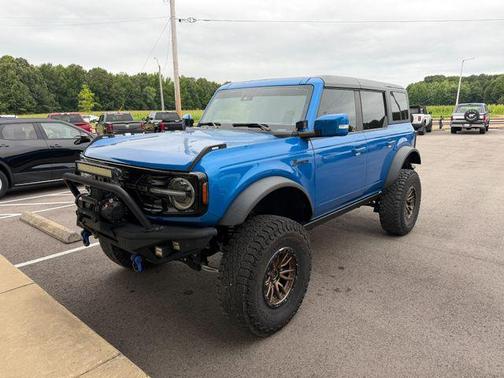 Velocity Blue Metallic 2023 Ford Bronco Outer Banks