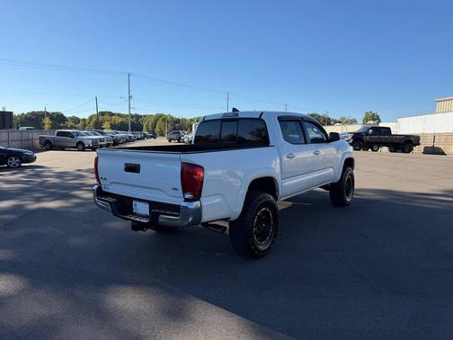 Super White 2016 Toyota Tacoma SR5