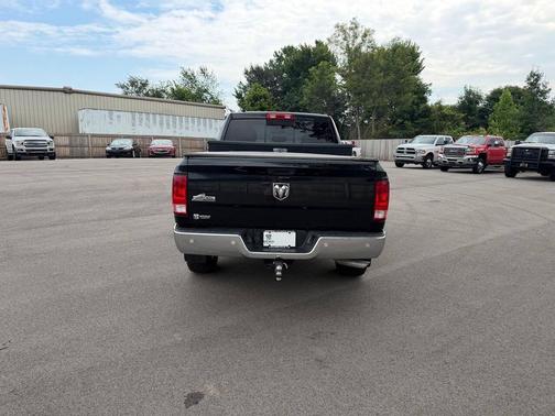 Brilliant Black Crystal Pearlcoat 2017 RAM 1500 Big Horn