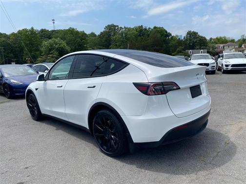 Pearl White Multi-Coat 2023 Tesla Model Y Long Range Dual Motor All-Wheel Drive
