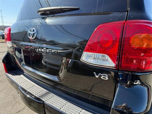 2015 Toyota Land Cruiser Base