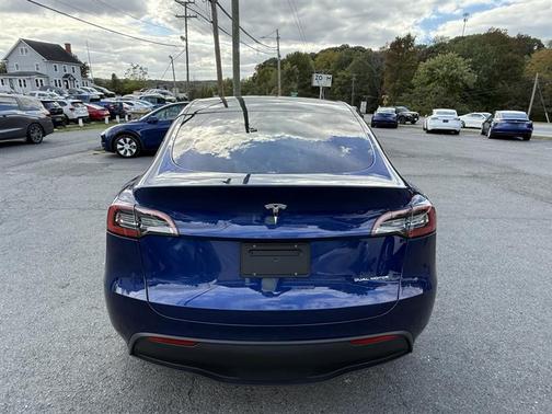 2022 Tesla Model Y Long Range Dual Motor All-Wheel Drive