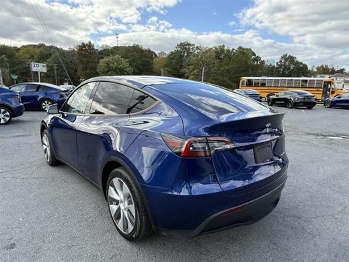 2022 Tesla Model Y Long Range Dual Motor All-Wheel Drive