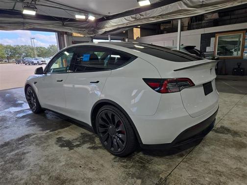 Pearl White Multi-Coat 2023 Tesla Model Y Performance Dual Motor All-Wheel Drive