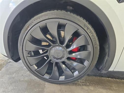 Pearl White Multi-Coat 2023 Tesla Model Y Performance Dual Motor All-Wheel Drive