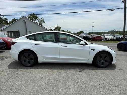 Pearl White Multi-Coat 2023 Tesla Model 3 Standard Range Plus