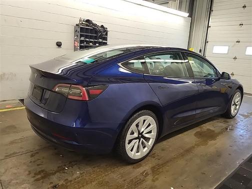 2022 Tesla Model 3 Standard Range Plus