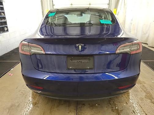 2022 Tesla Model 3 Standard Range Plus