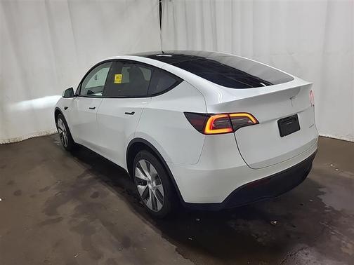 Pearl White Multi-Coat 2023 Tesla Model Y Long Range AWD