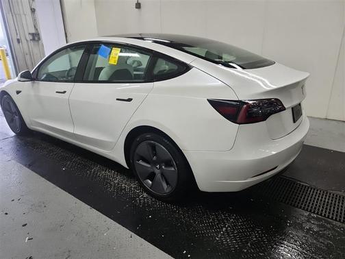 Pearl White Multi-Coat 2022 Tesla Model 3 Long Range