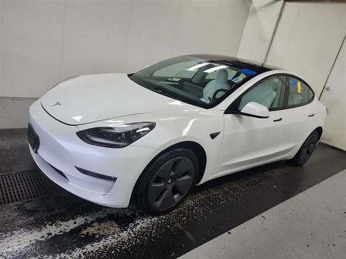 Pearl White Multi-Coat 2022 Tesla Model 3 Long Range