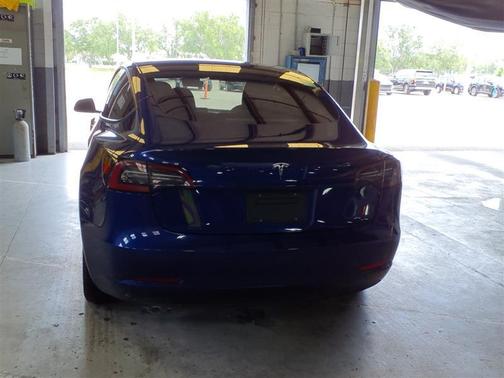2022 Tesla Model 3 Standard Range Plus