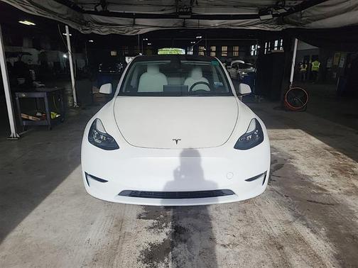 2022 Tesla Model Y Long Range Dual Motor All-Wheel Drive