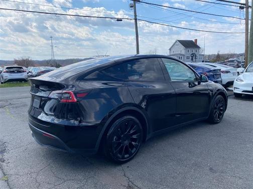2025 Tesla Model Y Long Range Dual Motor Rear-Wheel Drive