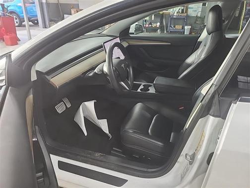 Pearl White Multi-Coat 2022 Tesla Model 3 Performance