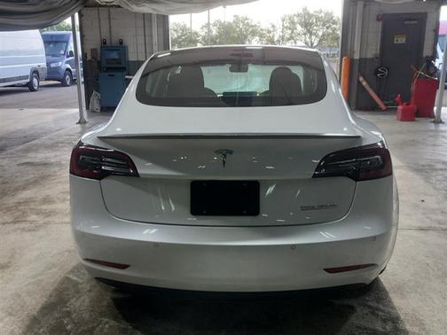 Pearl White Multi-Coat 2022 Tesla Model 3 Performance