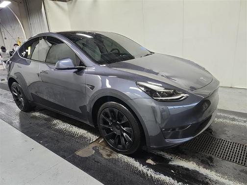 2022 Tesla Model Y Long Range Dual Motor All-Wheel Drive