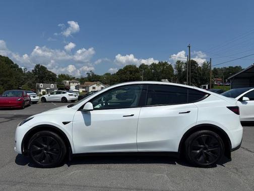 2024 Tesla Model Y Long Range Dual Motor All-Wheel Drive