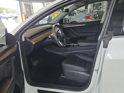 2025 Tesla Model Y Long Range Dual Motor All-Wheel Drive