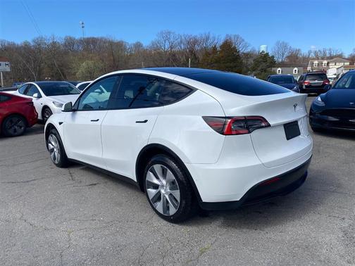 Pearl White Multi-Coat 2023 Tesla Model Y Long Range Dual Motor All-Wheel Drive
