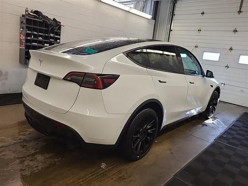 2022 Tesla Model Y Long Range Dual Motor All-Wheel Drive