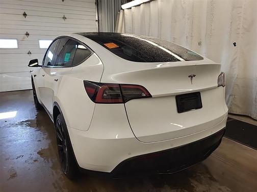 2022 Tesla Model Y Long Range Dual Motor All-Wheel Drive