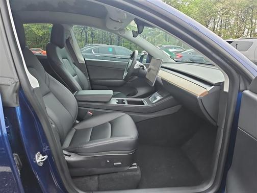 Deep Blue Metallic 2023 Tesla Model Y Long Range Dual Motor All-Wheel Drive