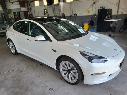 Pearl White Multi-Coat 2023 Tesla Model 3 Standard Range Plus