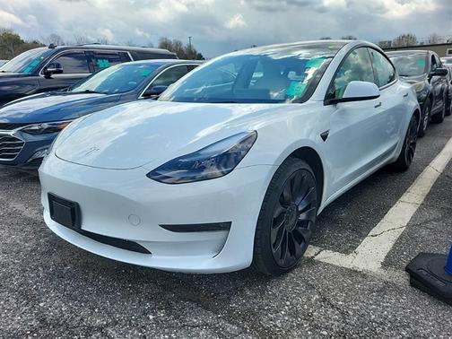Pearl White Multi-Coat 2023 Tesla Model 3 Performance