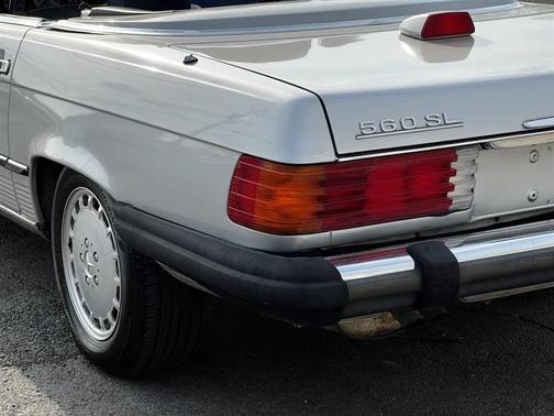 Silver 1987 Mercedes-Benz SL-Class SL