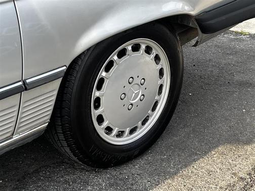 Silver 1987 Mercedes-Benz SL-Class SL