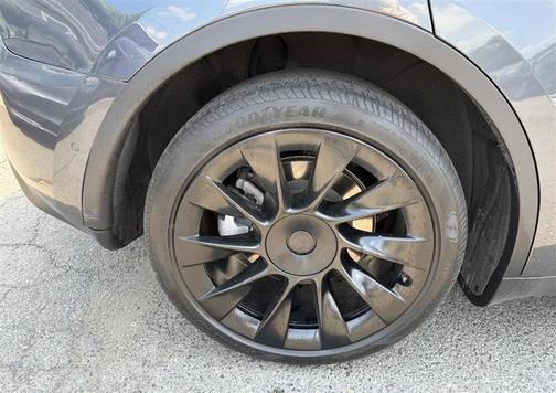 2022 Tesla Model Y Long Range Dual Motor All-Wheel Drive