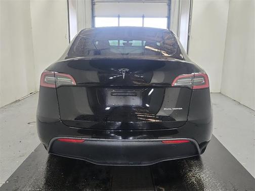2022 Tesla Model Y Long Range Dual Motor All-Wheel Drive
