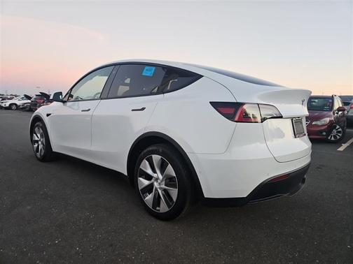 2022 Tesla Model Y Long Range Dual Motor All-Wheel Drive